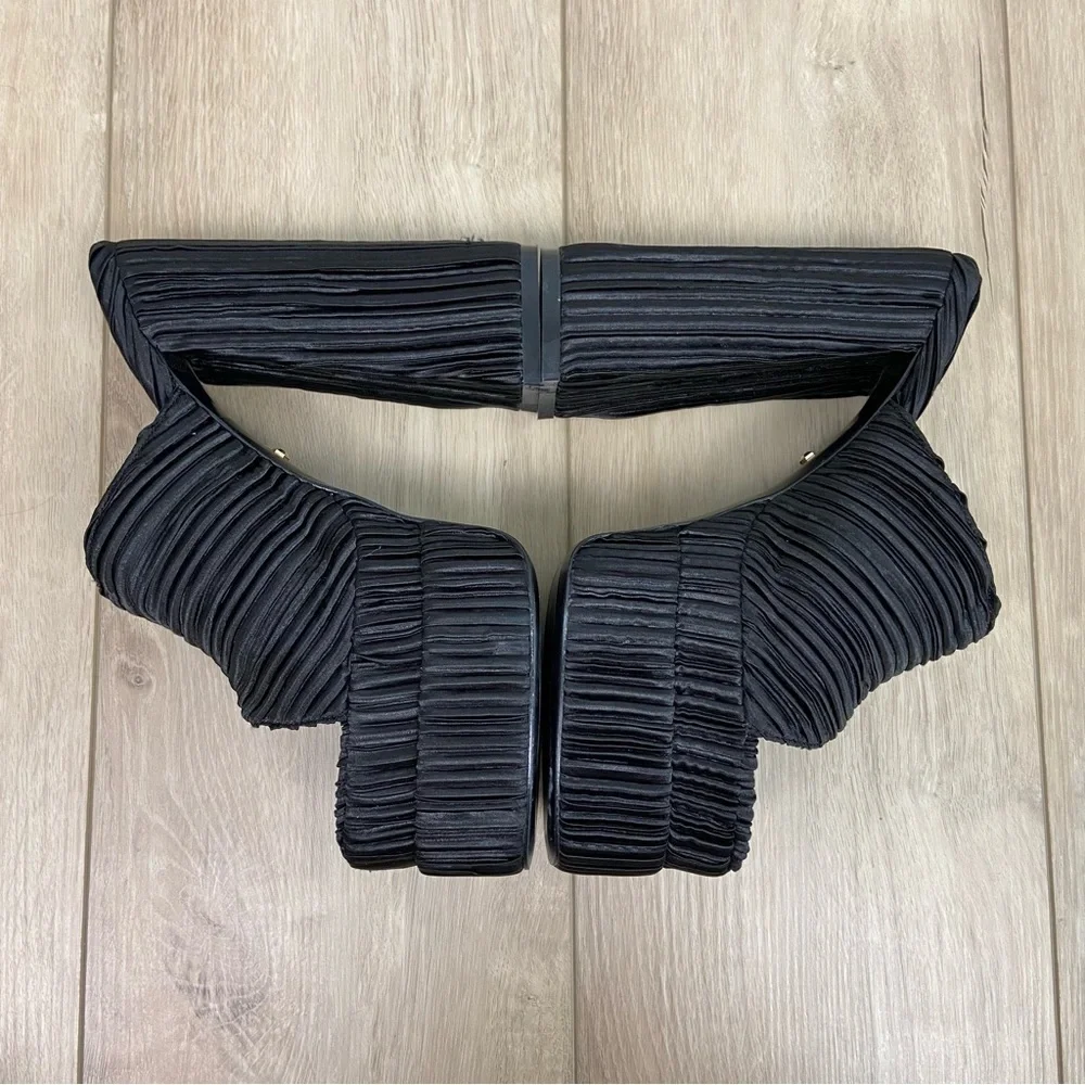 RAYE Stand Platform in Black Size 8